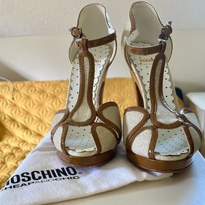 New Moschino CheapandChic high heels sandals. Size 38.5, fits 7.5 Italy